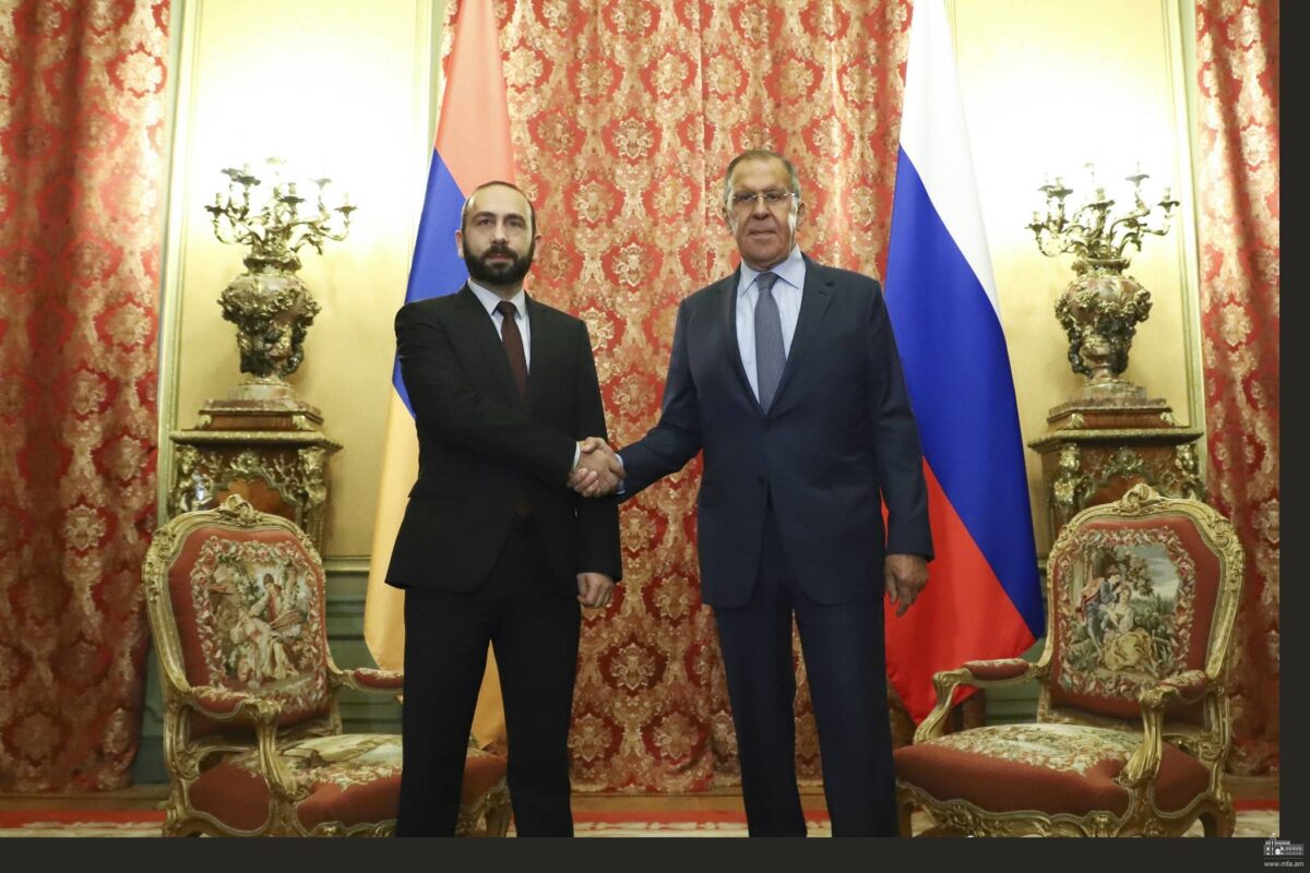 Ermenistan ve Rusya dışişleri bakanları Moskova'da buluştu